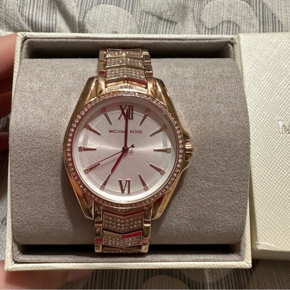 Michael Kors rose gold watch new** comes with box         New never worn! - Picture 7 of 8